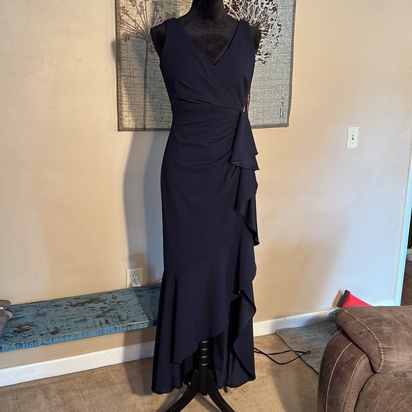 Betsy and Adam size 6 Navy Maxi Formal Dress - Picture 2 of 9